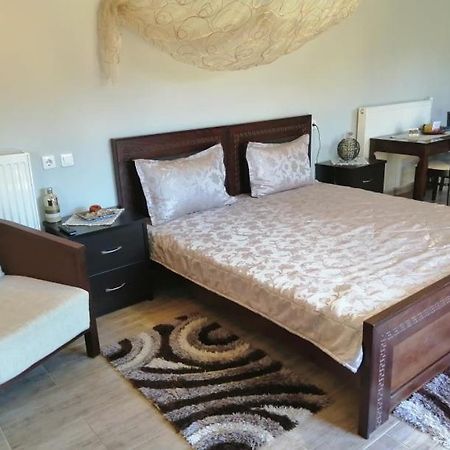 Guesthouse Athanasiou Káto Loutrákion エクステリア 写真