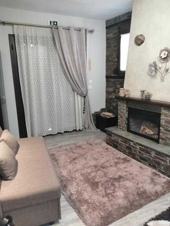 Guesthouse Athanasiou Káto Loutrákion エクステリア 写真