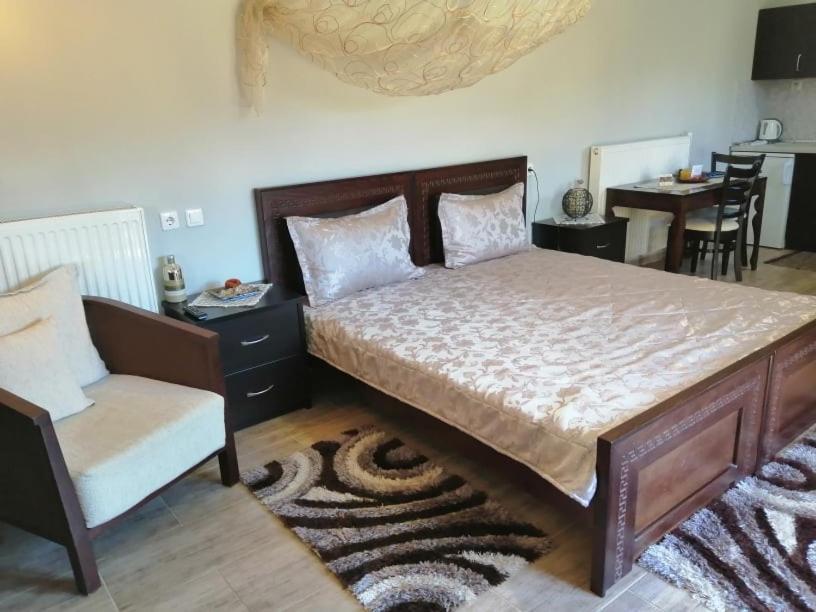 Guesthouse Athanasiou Káto Loutrákion エクステリア 写真