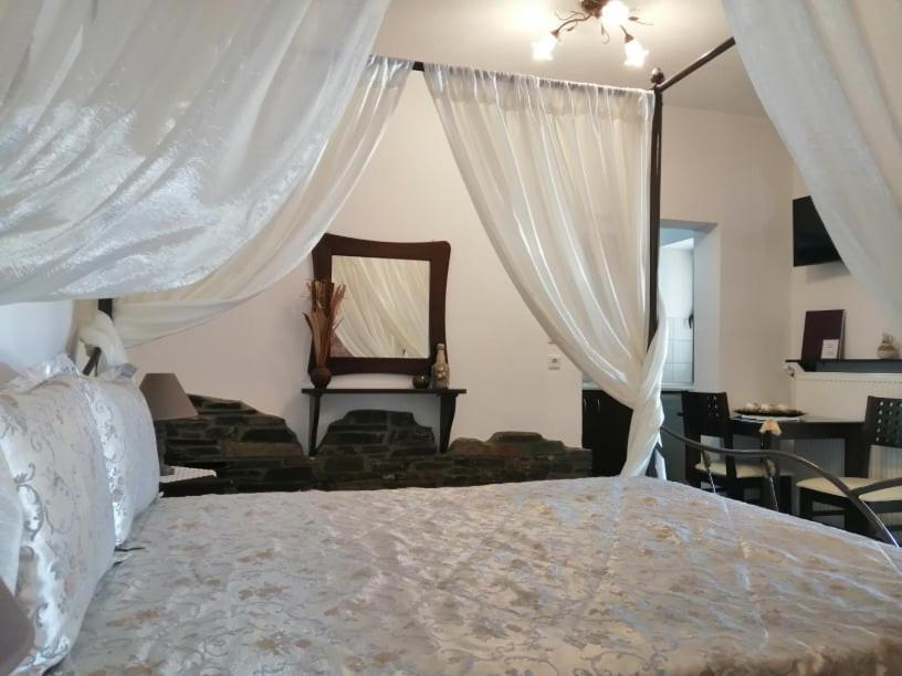 Guesthouse Athanasiou Káto Loutrákion エクステリア 写真