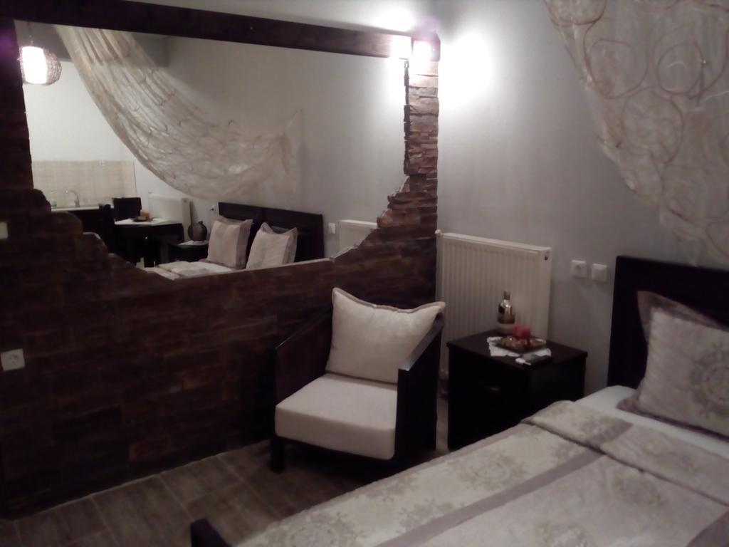Guesthouse Athanasiou Káto Loutrákion エクステリア 写真