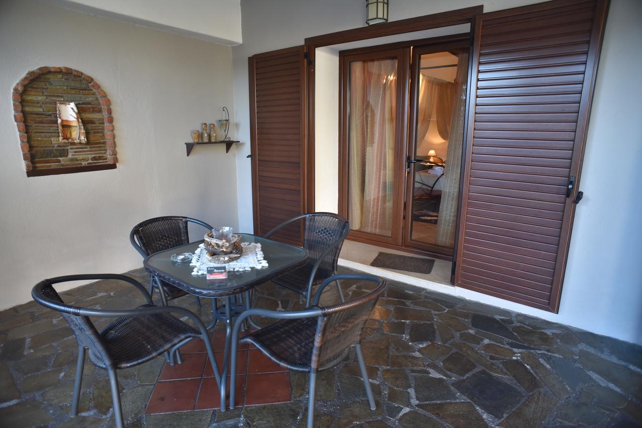 Guesthouse Athanasiou Káto Loutrákion エクステリア 写真