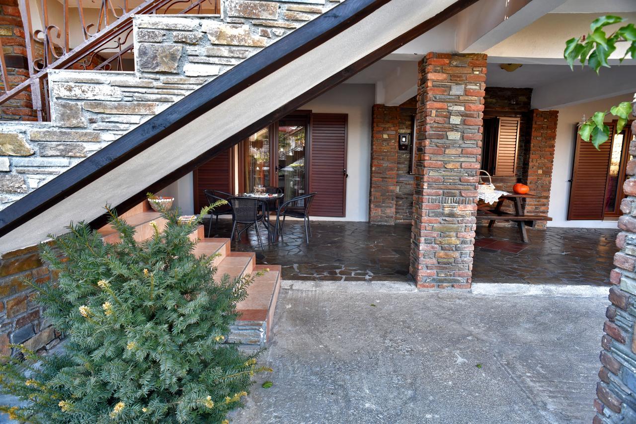 Guesthouse Athanasiou Káto Loutrákion エクステリア 写真