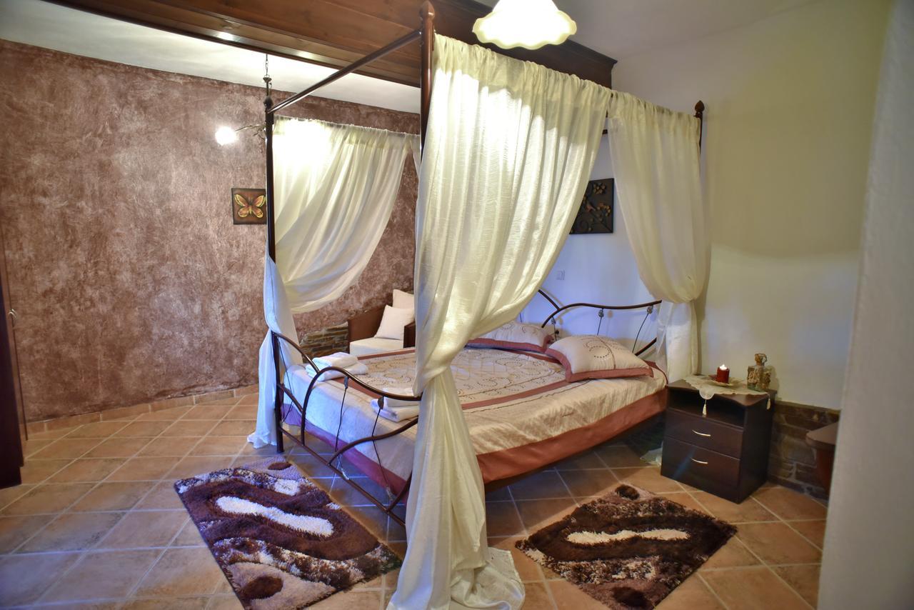 Guesthouse Athanasiou Káto Loutrákion エクステリア 写真