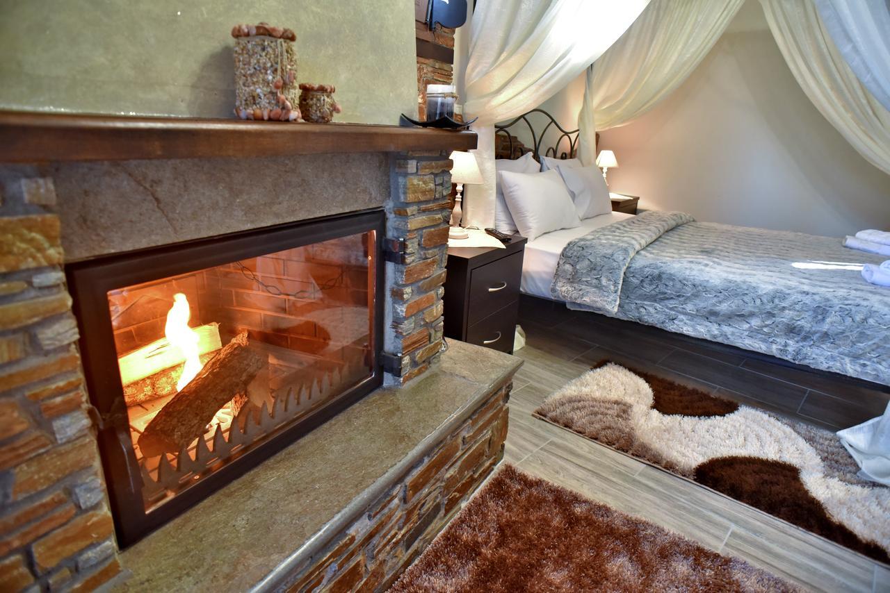 Guesthouse Athanasiou Káto Loutrákion エクステリア 写真